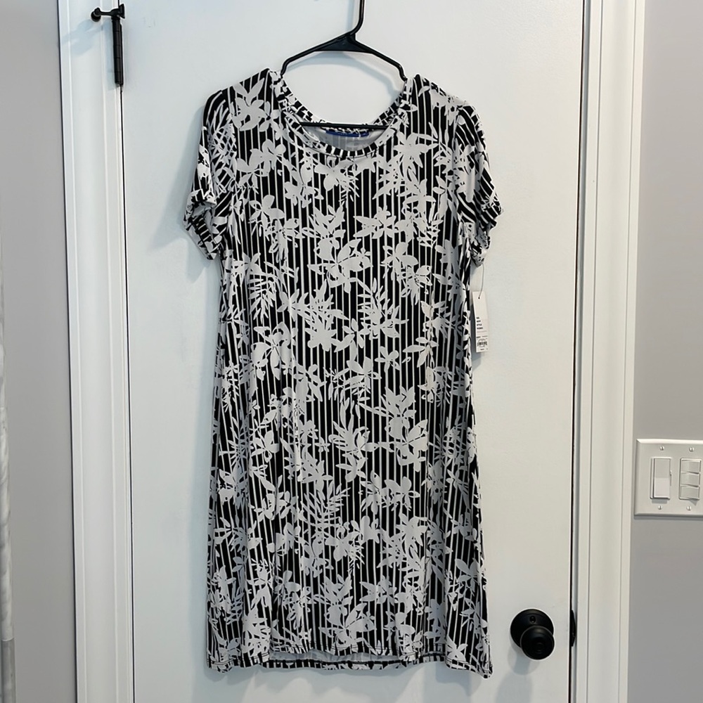 BNWT Apt. 9 Dress Size Medium